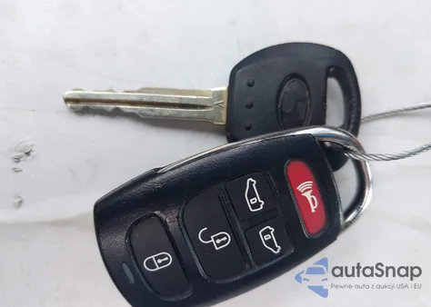 2008 Hyundai Entourage Gls/Limited z USA, uszkodzony, nr VIN KNDMC233986044355